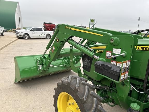 Image of John Deere 520M equipment image 3