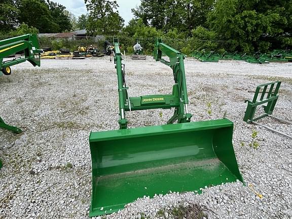 Image of John Deere 520M equipment image 1