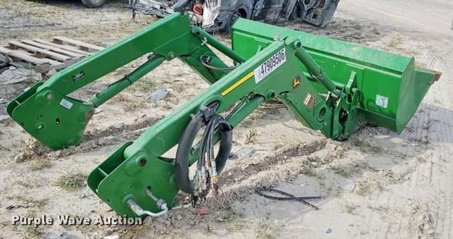Image of John Deere 520M equipment image 2