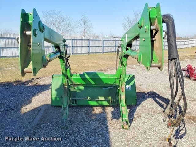 Image of John Deere 520M equipment image 4