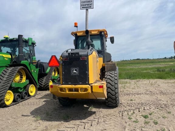 Image of John Deere 524P equipment image 2