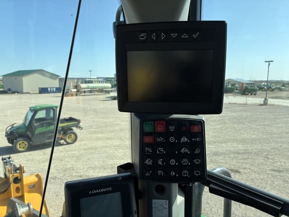 Image of John Deere 524P equipment image 4