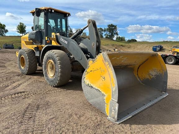 Image of John Deere 524P equipment image 1