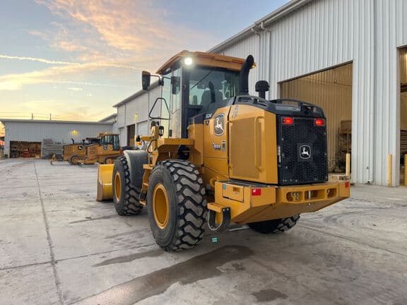 Image of John Deere 524P equipment image 2