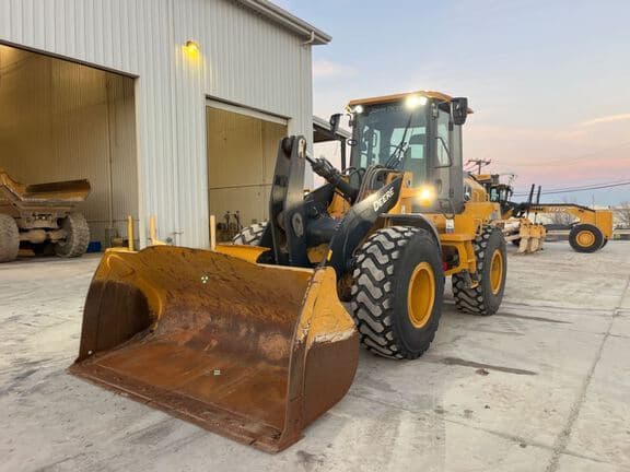 Image of John Deere 524P Primary image