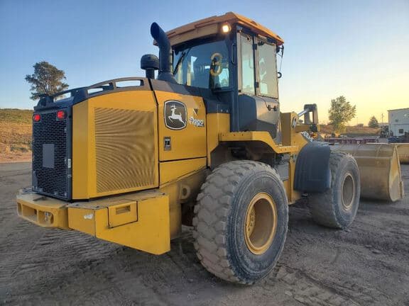Image of John Deere 524P equipment image 4