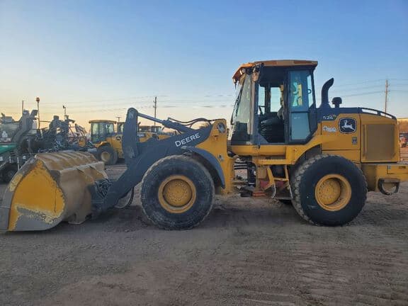 Image of John Deere 524P equipment image 1