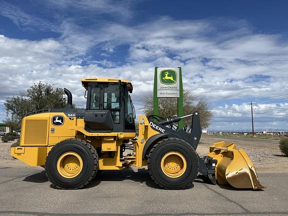 Image of John Deere 544P equipment image 4