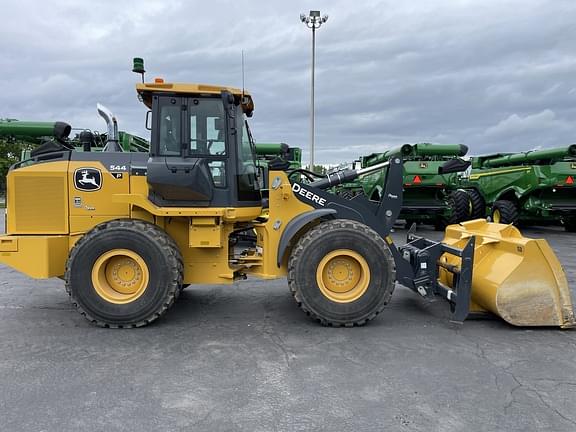 Image of John Deere 544P equipment image 3