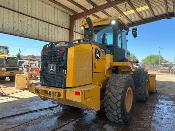 Image of John Deere 544P equipment image 4