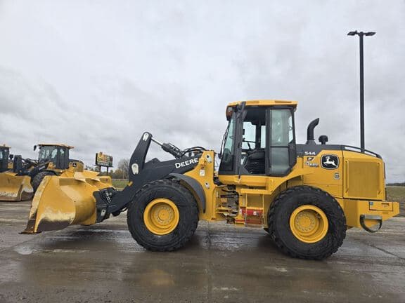 Image of John Deere 544P equipment image 1