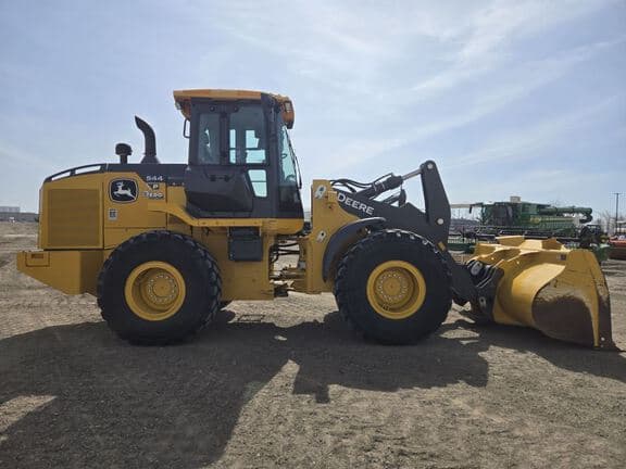 Image of John Deere 544P equipment image 4
