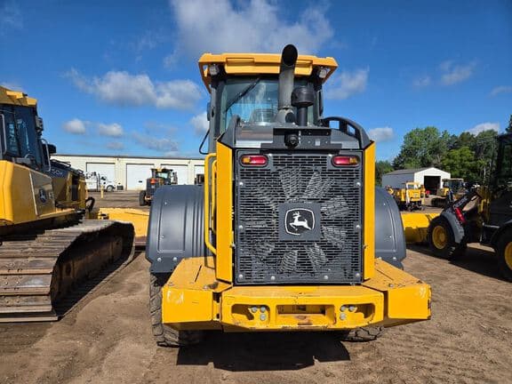 Image of John Deere 544P equipment image 3
