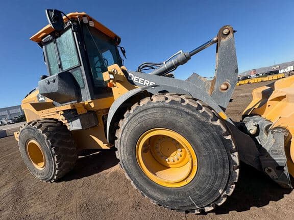 Image of John Deere 544P equipment image 4