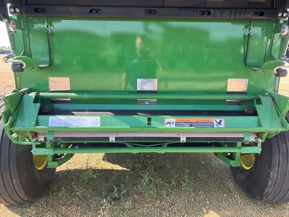 Image of John Deere 560M equipment image 4