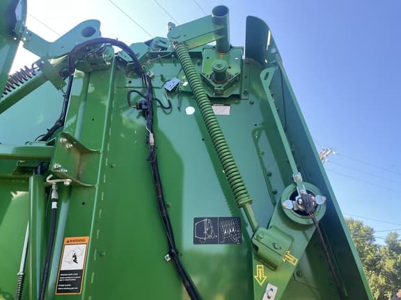 Image of John Deere 560M equipment image 4