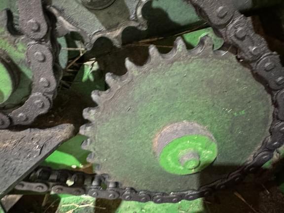 Image of John Deere 560M equipment image 4