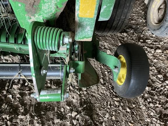 Image of John Deere 560M equipment image 4