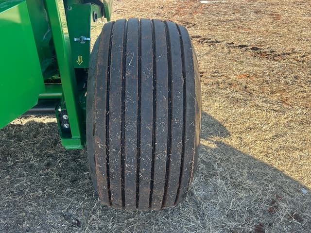 Image of John Deere 560M equipment image 4