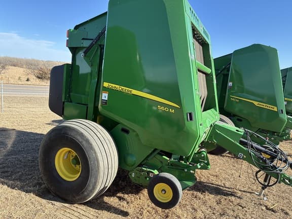 Image of John Deere 560M equipment image 1