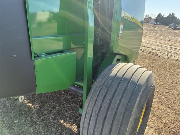 Image of John Deere 560M equipment image 4