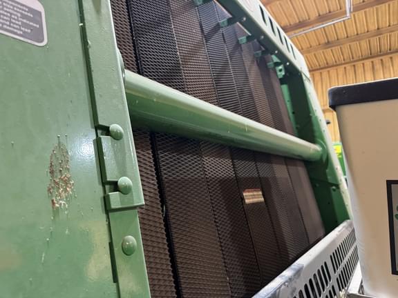 Image of John Deere 560M equipment image 4