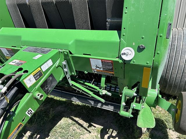 Image of John Deere 560M equipment image 4