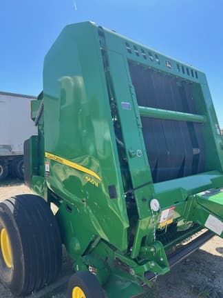 Image of John Deere 560M equipment image 1