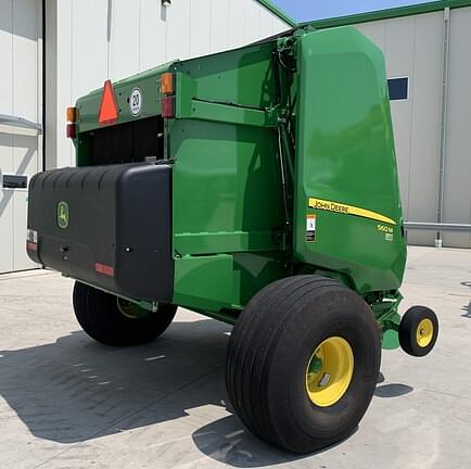 Image of John Deere 560M equipment image 2