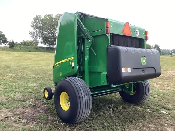 Image of John Deere 560M equipment image 3