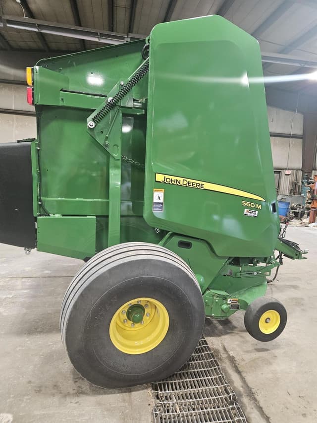 Image of John Deere 560M equipment image 4