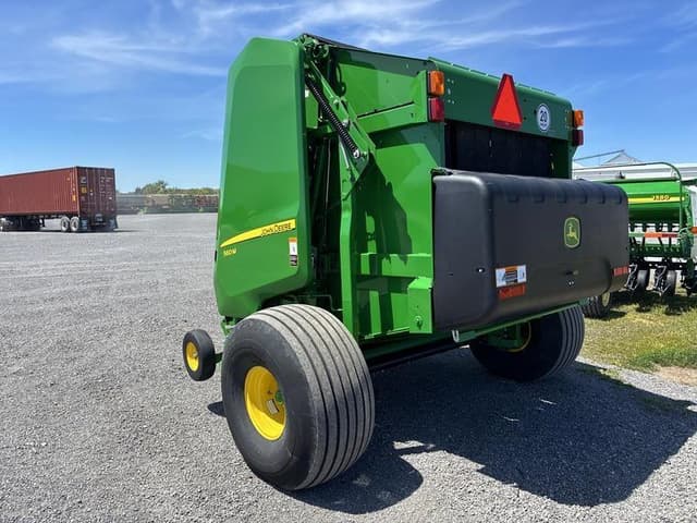 Image of John Deere 560M equipment image 4
