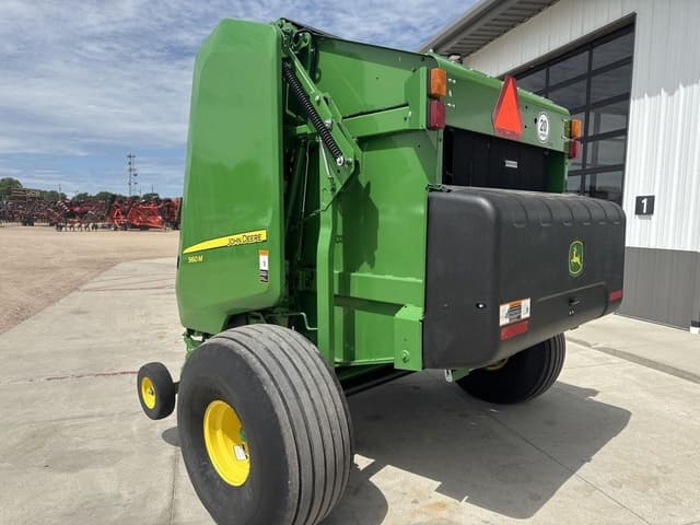 Image of John Deere 560M equipment image 4