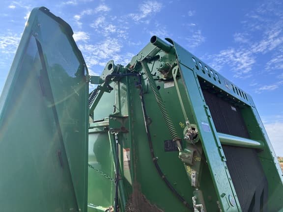 Image of John Deere 560M equipment image 4