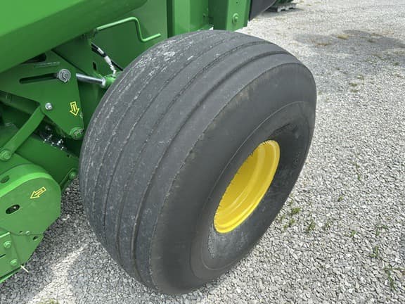 Image of John Deere 560M equipment image 2