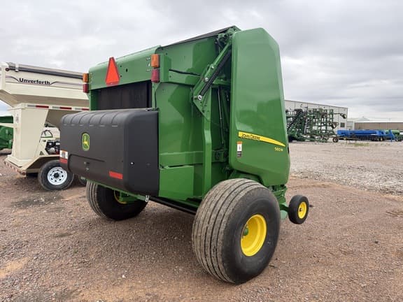 Image of John Deere 560M equipment image 4