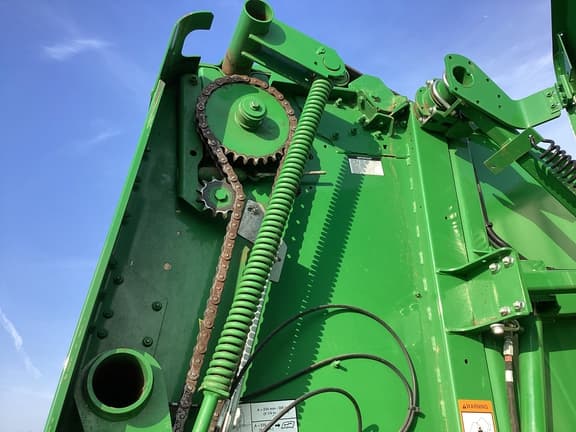 Image of John Deere 560M equipment image 4