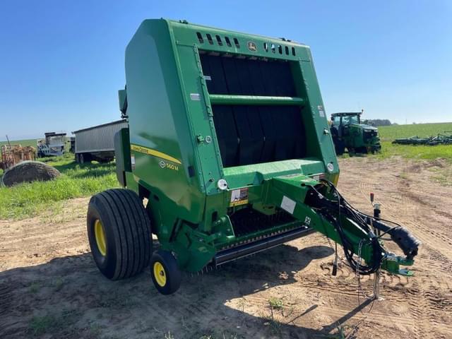 Image of John Deere 560M equipment image 1