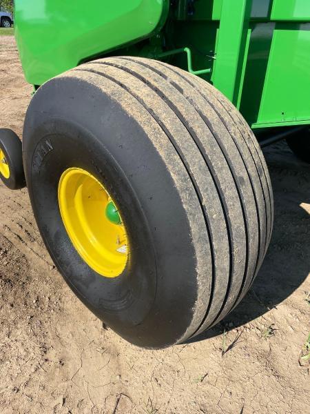 Image of John Deere 560M equipment image 4