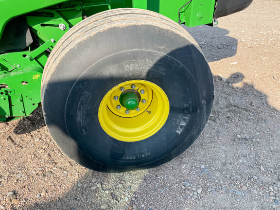 Image of John Deere 560R equipment image 4