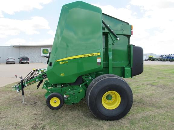 Image of John Deere 560R equipment image 1