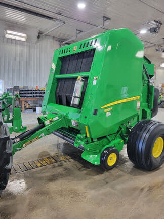 Main image John Deere 560R