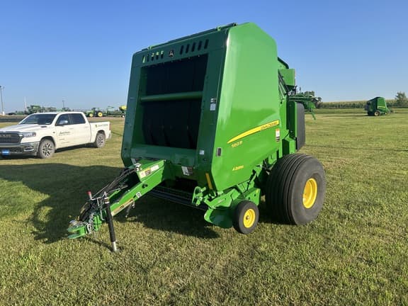 Image of John Deere 560R equipment image 1