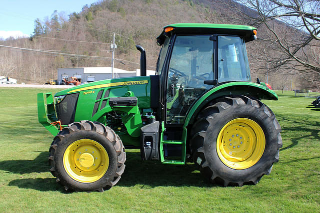 Image of John Deere 5090E equipment image 1