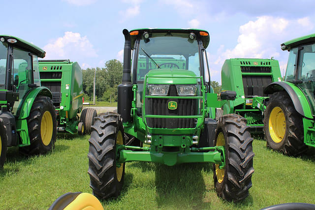 Image of John Deere 5100E equipment image 4