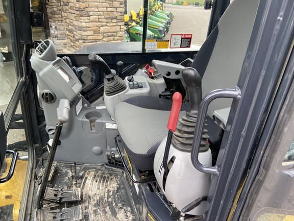 Image of John Deere 60P equipment image 4