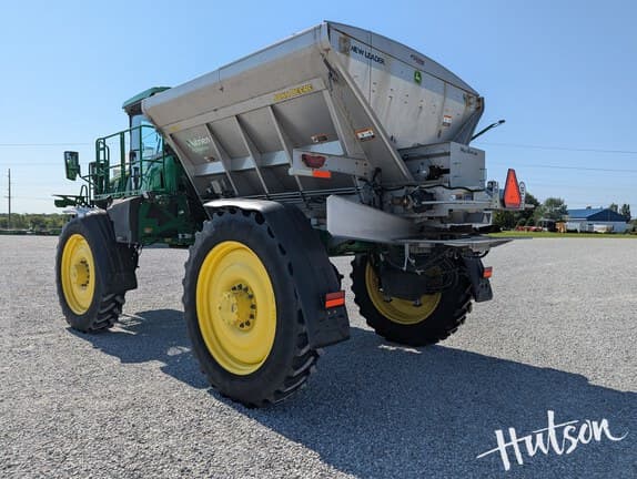 Image of John Deere 600R equipment image 3