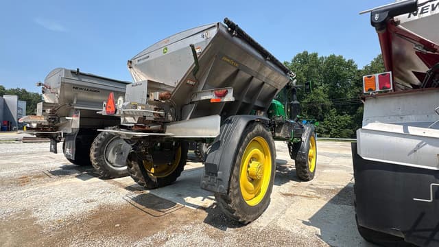 Image of John Deere 600R equipment image 3
