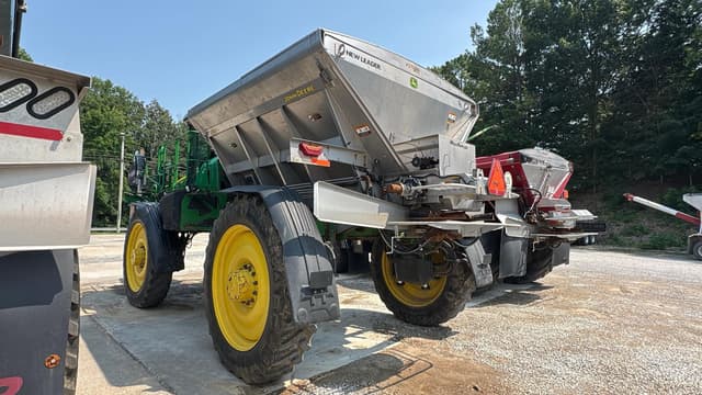 Image of John Deere 600R equipment image 2