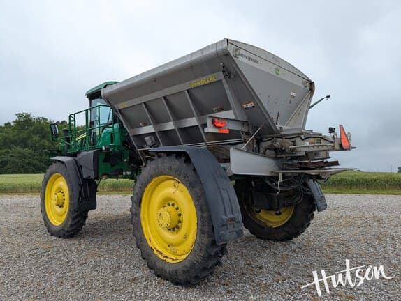 Image of John Deere 600R equipment image 2